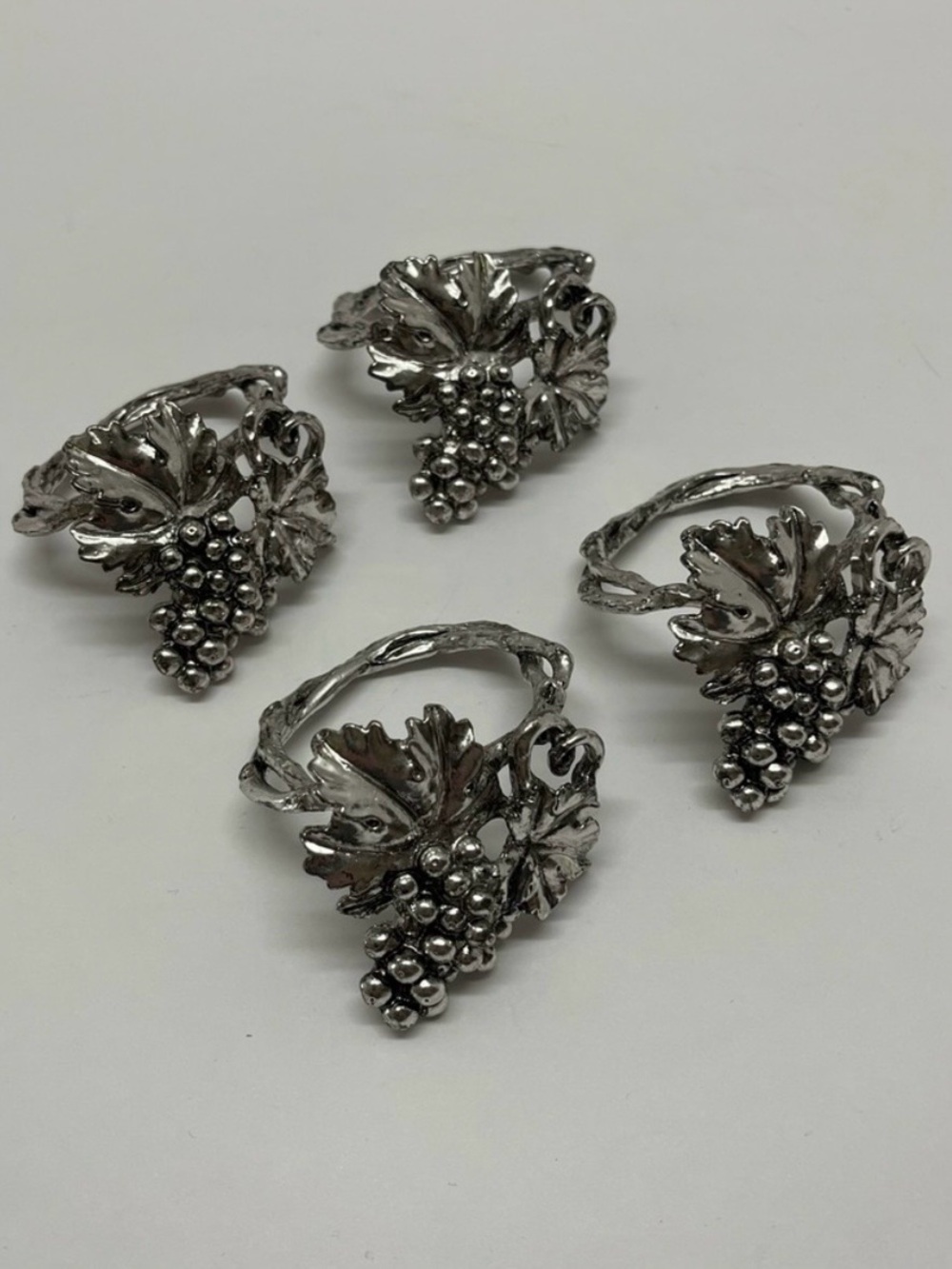 Arthur Court 1995 Vintage Hand Cast Aluminum Set of 4 Grapevine Napkin Rings
